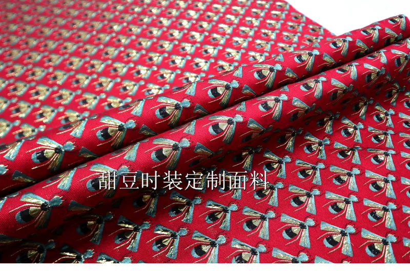 Con ong vàng ba chiều nổi sợi nhuộm jacquard váy vải thời trang áo gió áo khoác vải gấm - Vải vải tự làm