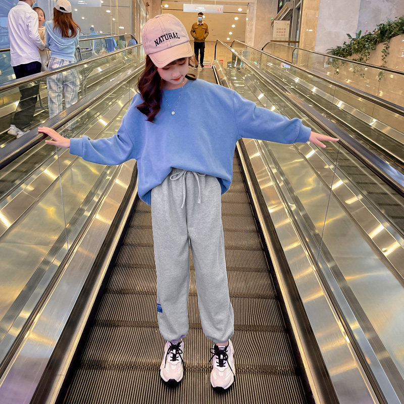 Girls net red suit 2022 new spring and autumn fashionable Western style sweater in the big children's sports children and girls two-piece suit