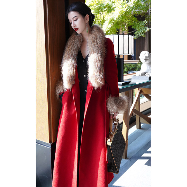 Chengyu Haute Couture ຄລາສສິກ Zhenzang ສີແດງ Waisted ຂະຫນາດໃຫຍ່ Hem ຂົນສັດບໍລິສຸດເສື້ອກັນຫນາວຂອງແມ່ຍິງລະດູຫນາວ Fur Collar Coat ກາງ-Length