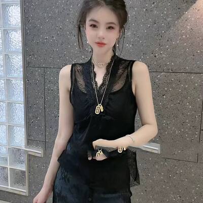 French gentle style, simple solid color patchwork design, sleeveless lace vest, a new sexy top for women in summer 2025