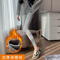 Светло-серый бархат толстый