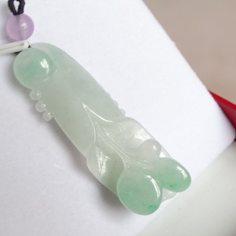 New fresh and explicit temperament natural Myanmar Emerald A stock of jade pendant Yupei floating flowers jade Orchid jade