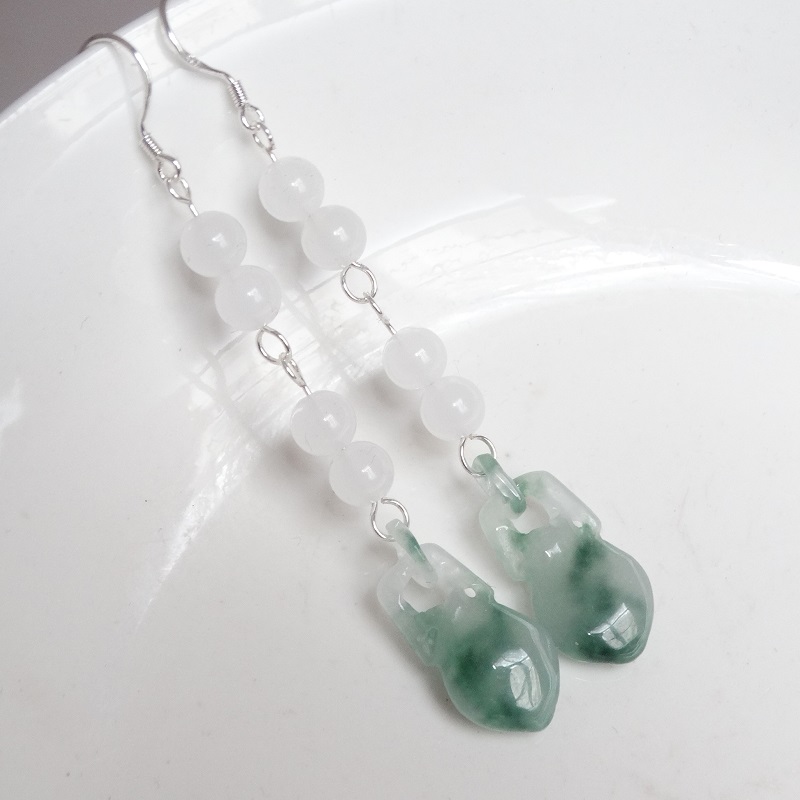 Fairy rhyme natural jadeite Wangjiawang career recruits all directions wealth floating flower jade earrings S990 sterling silver jade vase earrings