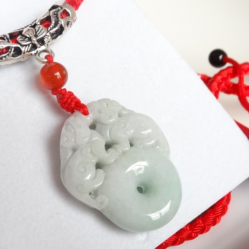 Natural jadeite attracts wealth from all directions, prosperous family, safe business, safe buckle, Pixiu jade pendant, men's and women's jade pendant, special price