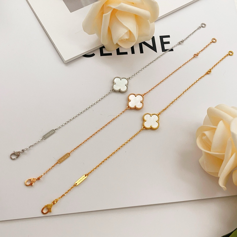 2026 New Style Hand Jewelry Lucky Four-Leaf Clover Single Flower Large White Mother-Of-Pearl Bracelet for Women in K Gold, Silver, and Rose Gold