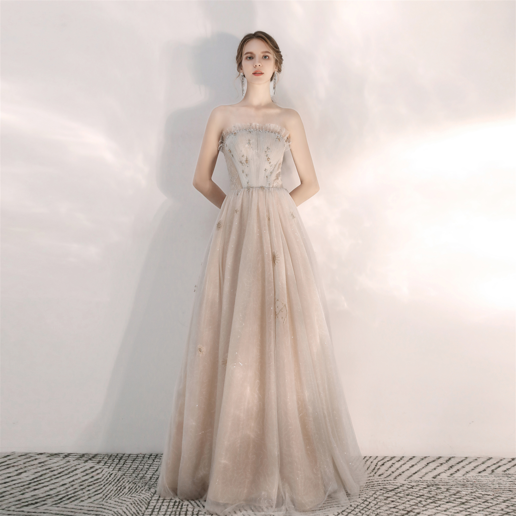 Evening dress female 2022 new summer banquet temperament bride knot engagement champagne white tube top small dress French style