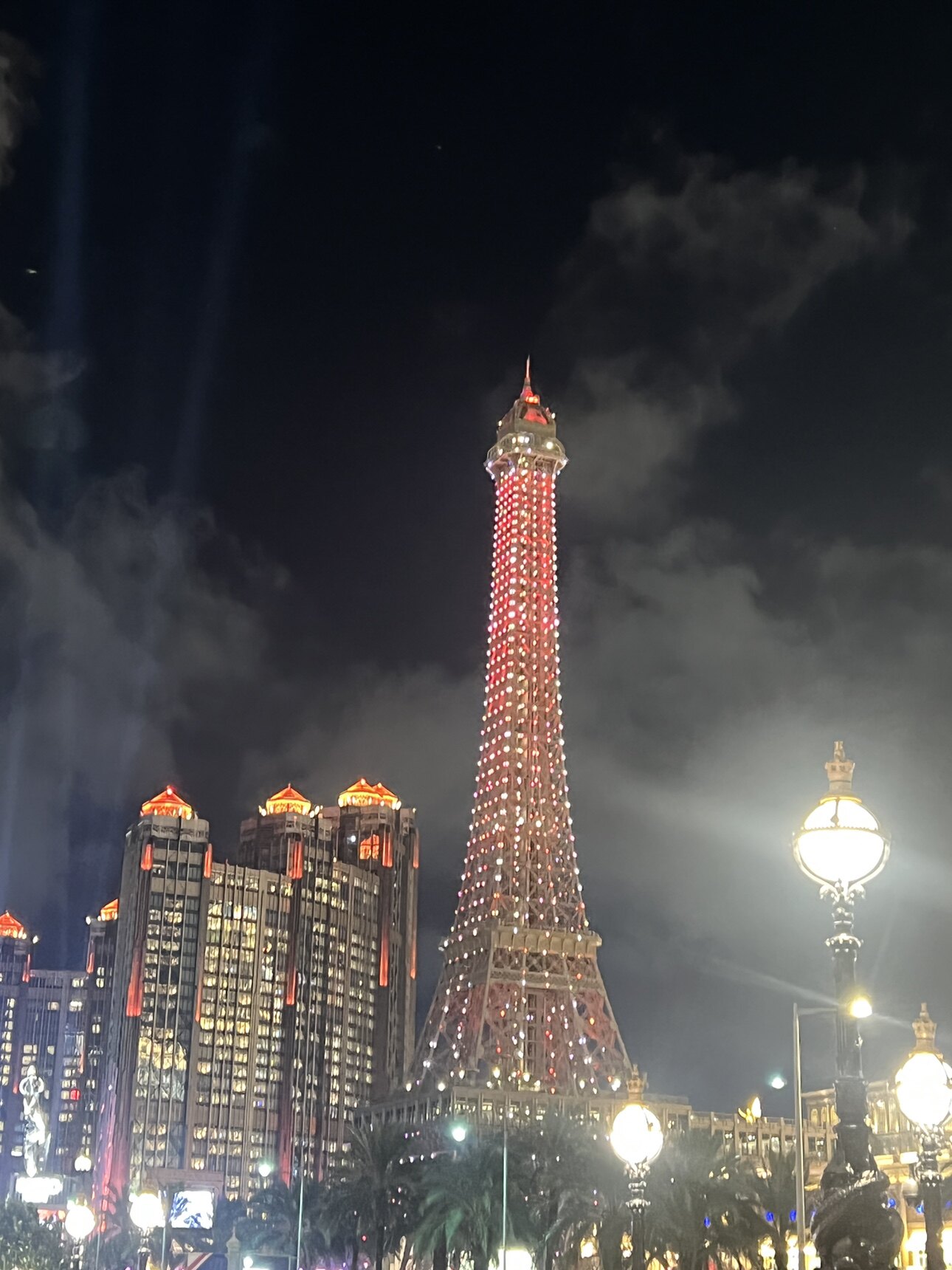 一个做鬼帝的大叔的LOGO