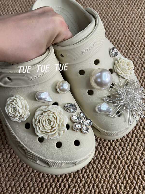 Tue Crocs Shoe Charms with High-End Pearl Flower Decoration DIY Shoe Buckle Accessories Suitable for Crocs