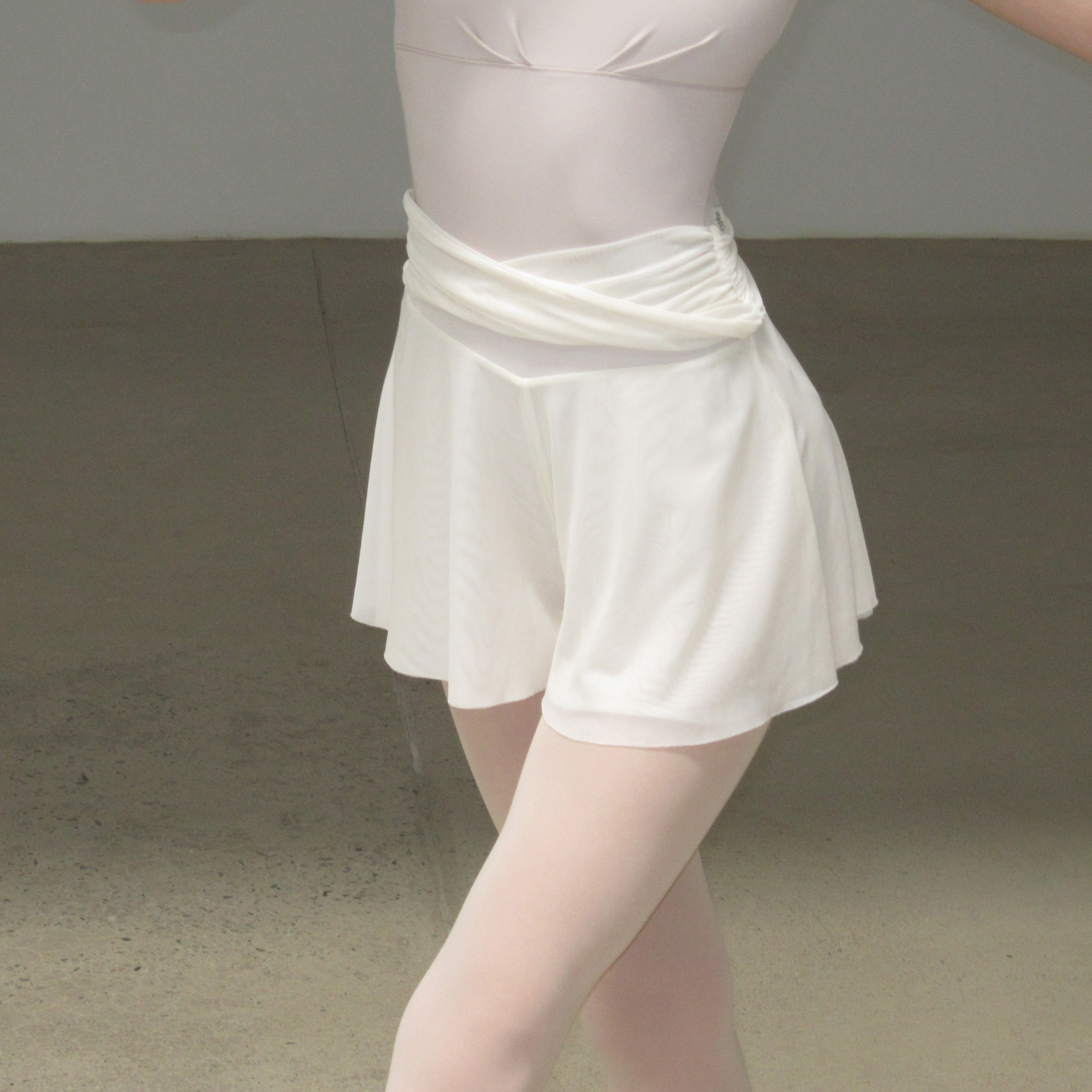 Typha ツイストスカート モダンバレエダンススポーツフィギュアスケートヨガメッシュショートスカート