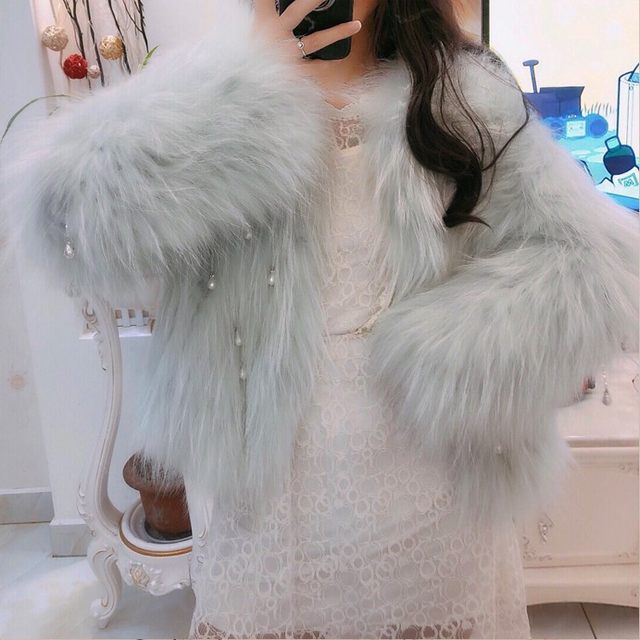 Haining fur ຂອງແມ່ຍິງສັ້ນ 2023 ໃຫມ່ pearl tassel fox slim ຄົນອັບເດດ: fur coat ຮ້ອນຖະຫນົນໄວຫນຸ່ມ