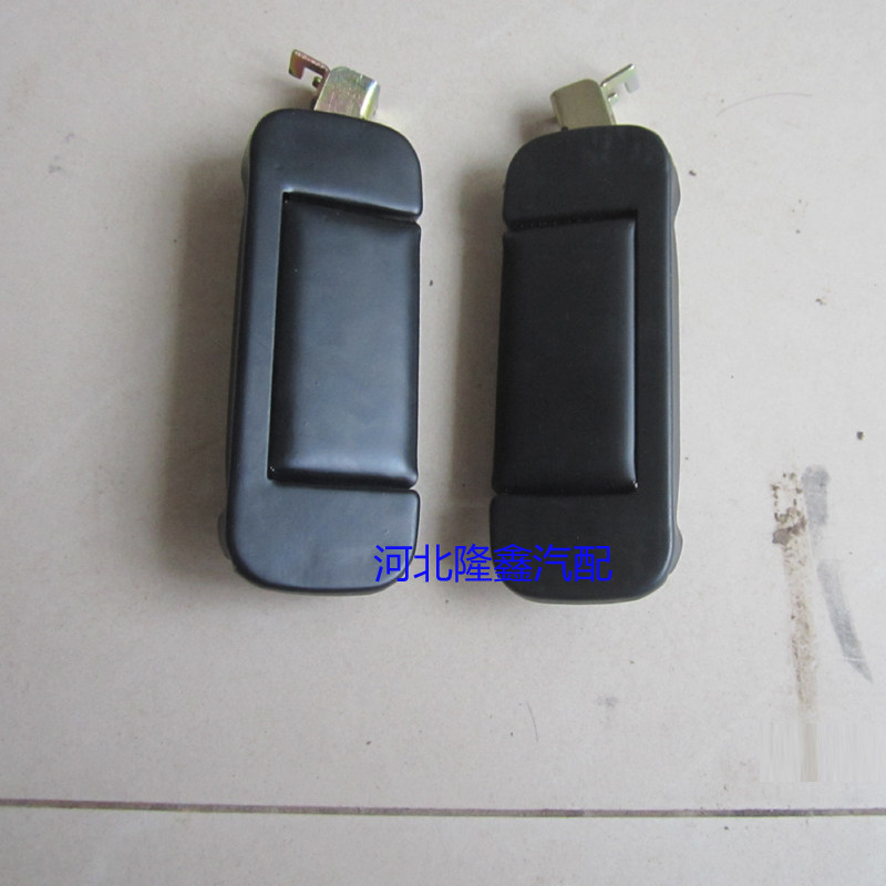 Long Ann's star Dongfeng Xiaokang outside the door to pull off the door