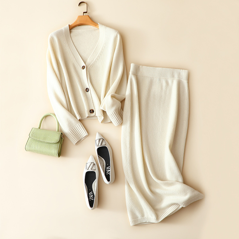 Xiyangyang Recommends the Thick Pure Cashmere Texture Two-Piece Set: Versatile Loose-Fit Jacket and Slimming Long Skirt Xiyangyang Recommends the Thick Pure Cashmere Texture Two-Piece Set: Versatile Loose-Fit Jacket and Slimming Long Skirt