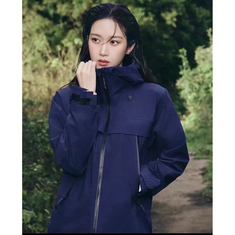 Outdoor Sports Style Hooded Zip-Up Jacket