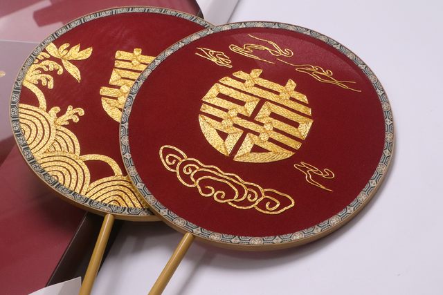 Su embroidery ຮອບພັດລົມບໍລິສຸດ handmade ຄໍາ embroidered double wedding fan wedding ຂອງຂວັນເຈົ້າສາວມັງກອນແລະ phoenix gown Xiuhe ພັດລົມ