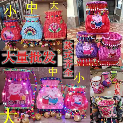 Children's small bamboo basket glowing bamboo basket bells National Wind Fish Basket shoulder small bamboo basket children's dance props