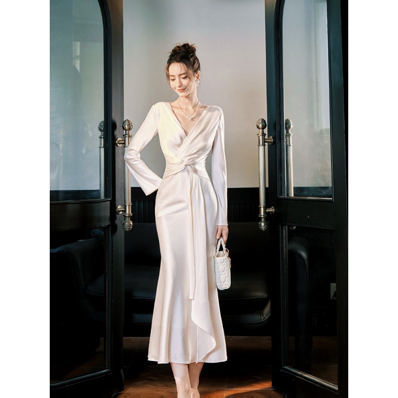 Gjfd【Gu Yue】French Twist Satin High-End Dress Long-Sleeved Birthday White Elegant Fishtail Gown Gjfd【Gu Yue】French Twist Satin High-End Dress Long-Sleeved Birthday White Elegant Fishtail Gown
