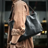 Демисезонная вместительная и большая сумка на одно плечо для отдыха, из натуральной кожи