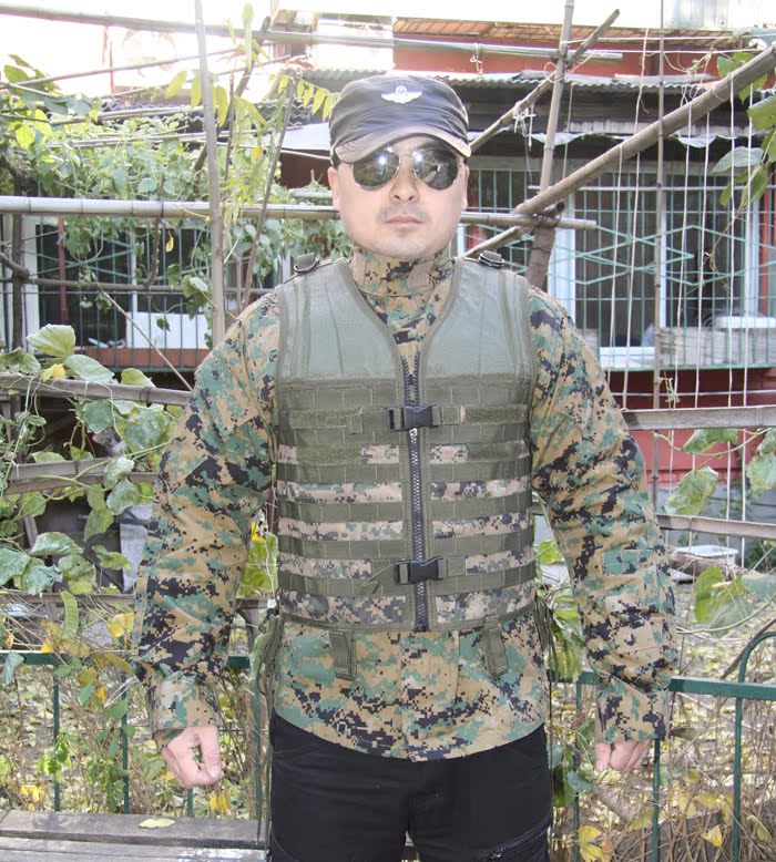 Original American soft shell tactical vest MOLLE system module tactical vest can be accompanied by various packages