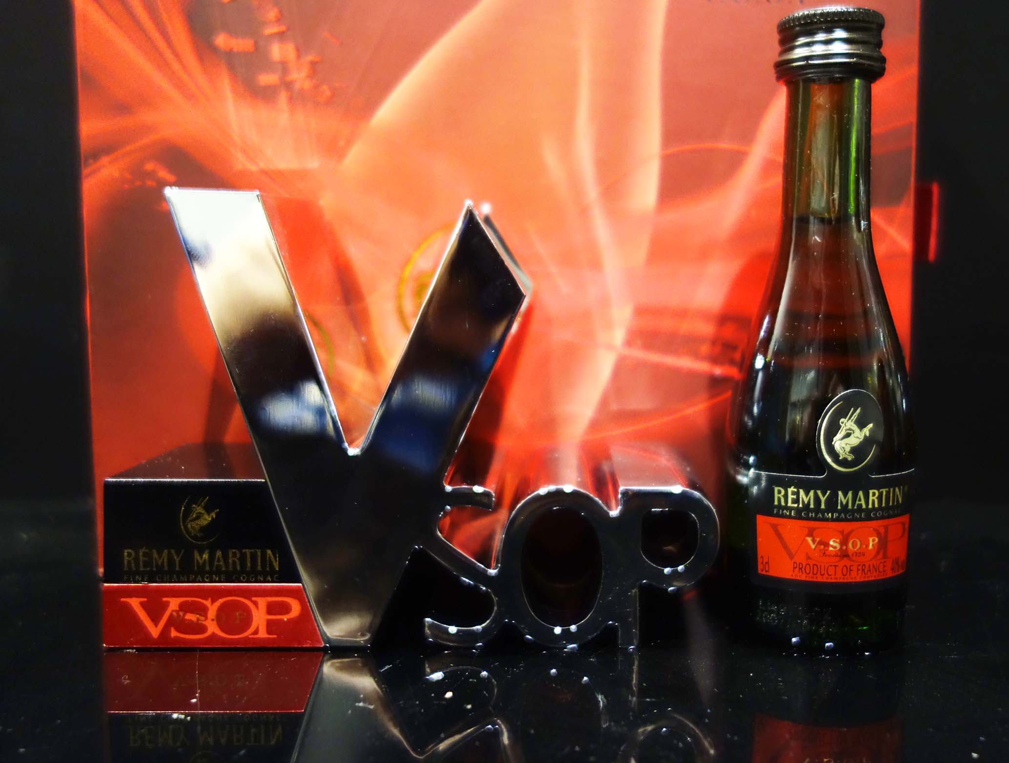 REMY Martin OLD VERSION Head Horse VSOP Ganyi Brandy Wine Version With Rack Gift Box Base Foreign Wine Office