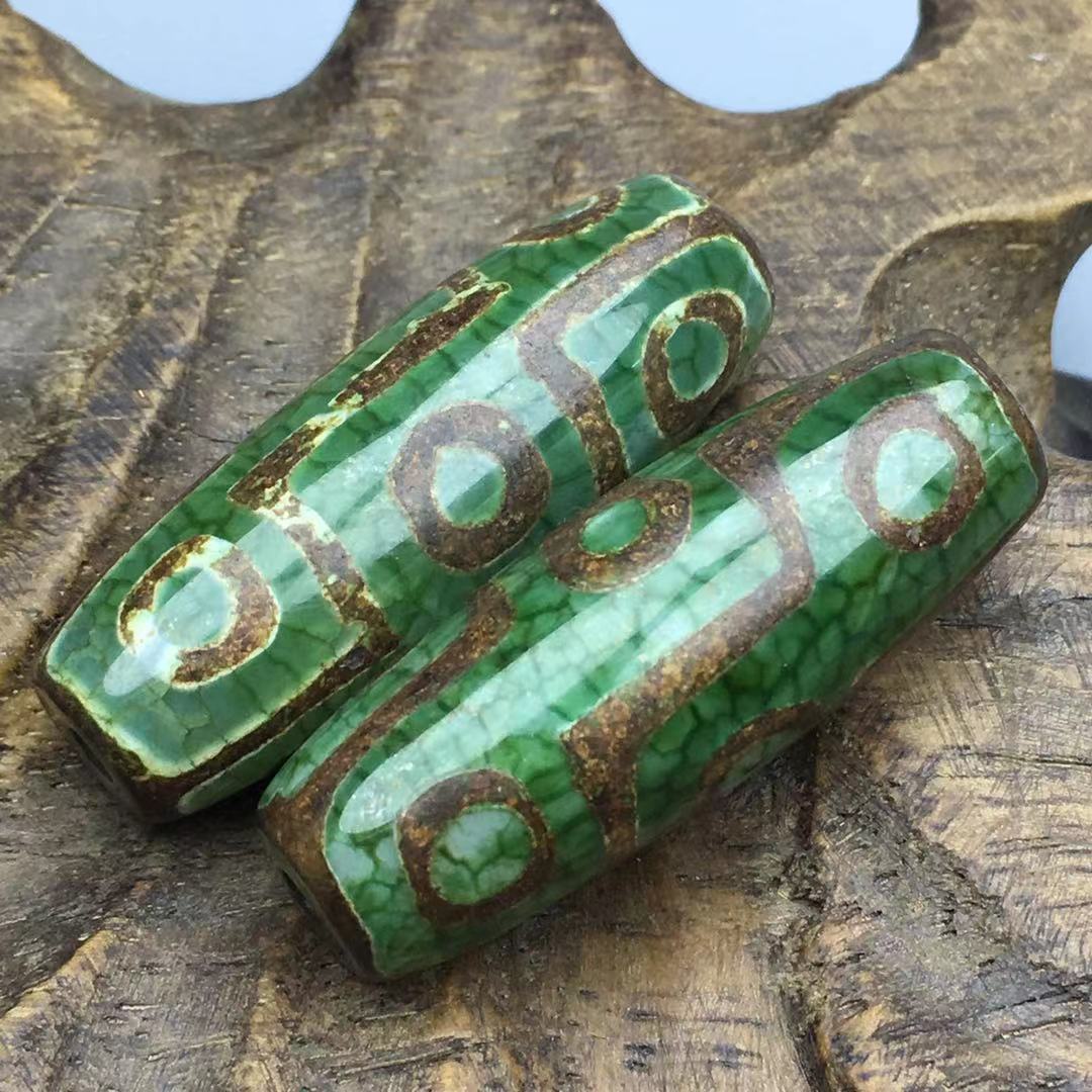 Tibetan genuine products Three-to-six-nine-eyed dragon tattoo weathered old heaver hand-in-hand condensed-to-real Manau jade medullary
