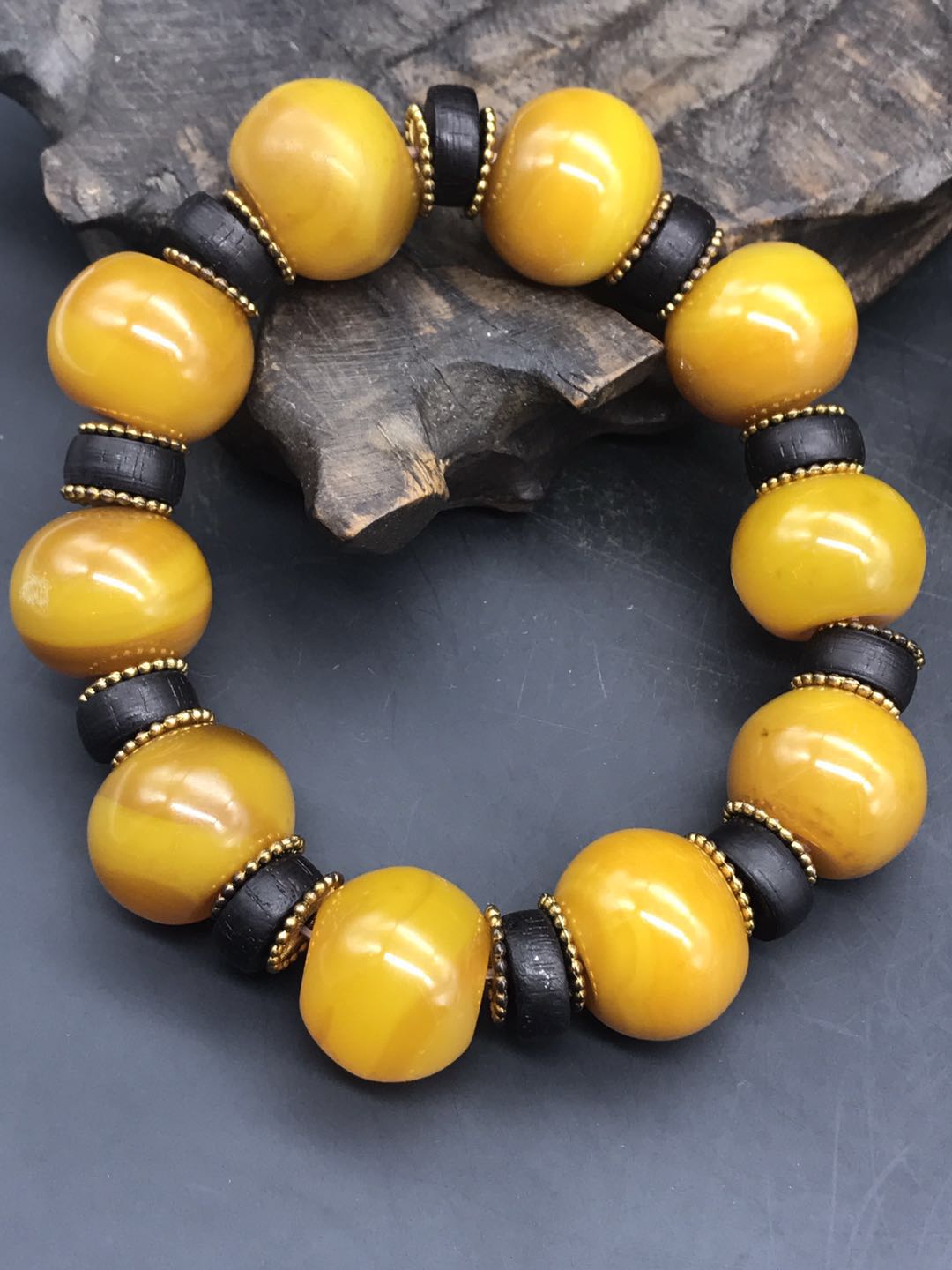 Natural Agate hand chain male old Agate hand string retro plate play text play silk pattern jade hand ornaments send boyfriend
