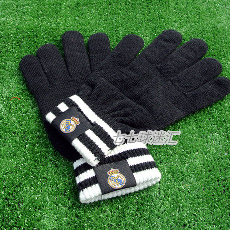 Real Madrid fans supplies surrounding Real Madrid fans gloves Real Madrid knitted inner layer plus velvet warm gloves