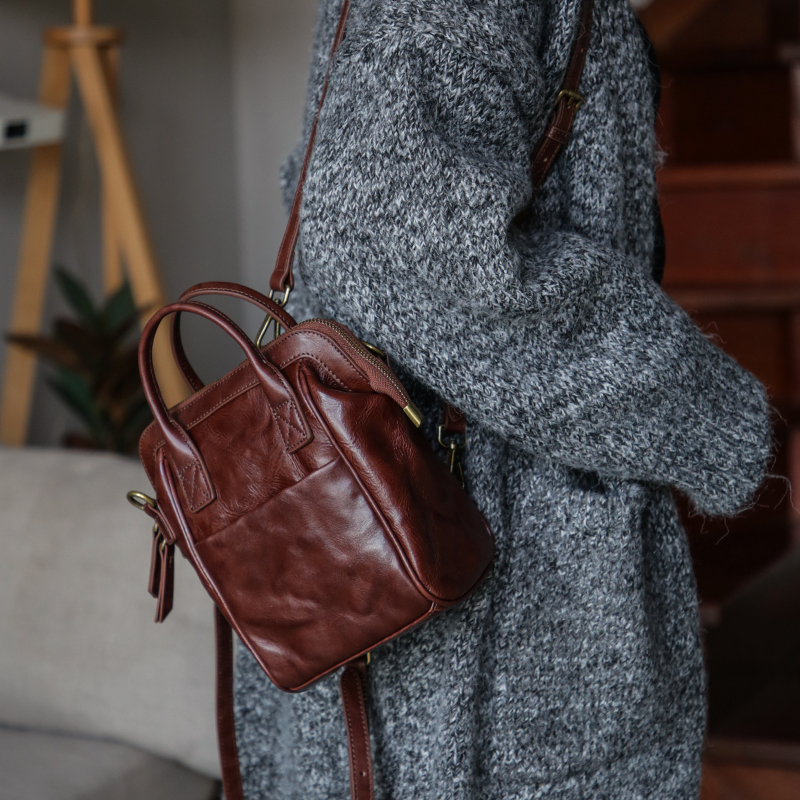 Colorful Vegetable-Tanned First-Layer Cowhide Small Backpack for Women, Genuine Leather Retro Handbag, Single Shoulder Crossbody Mini Travel Backpack