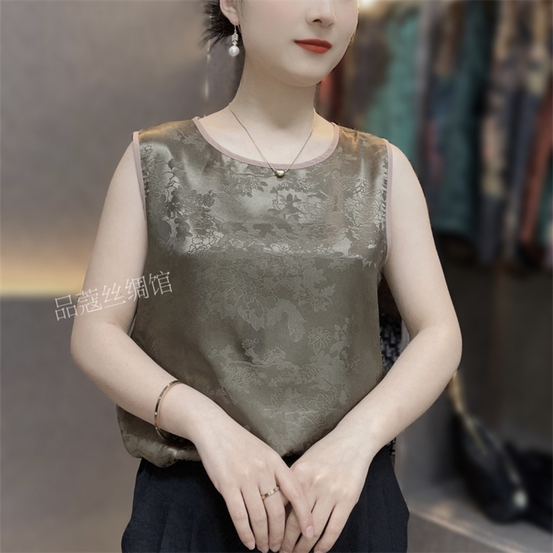 Middle-Aged Mother's Reversible Sleeveless Vest Made of Fragrant Cloud Yarn, 2024 New Style, Can Be Worn Inside or Outside, Acetate Silk Base Shirt for Summer