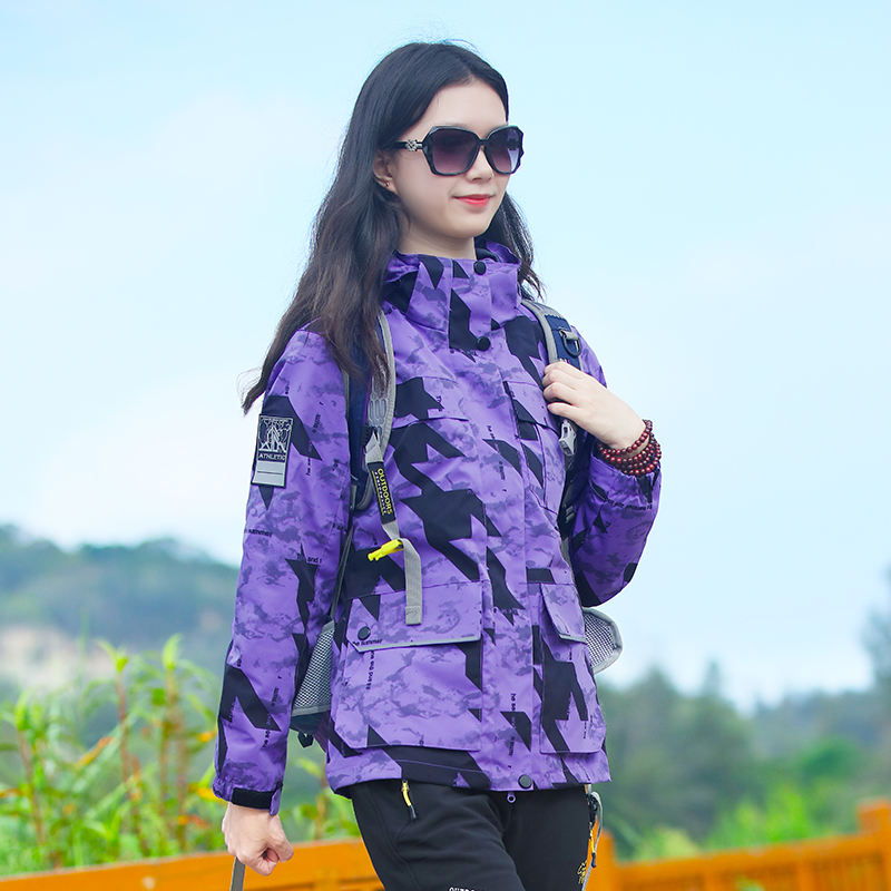 Outdoor new two sets of windproof and waterproof submachine clothing women's three-in-one warm climbing camping casual travel jacket