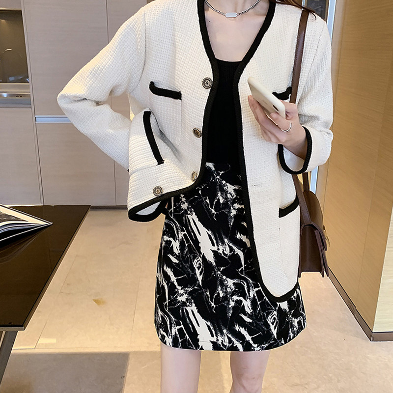 Autumn Winter New Pregnant Woman Fashion Retro Half Body Dress Spring Autumn Han Edition Child's Abs Slim 100 Lap a Hip Short Skirt