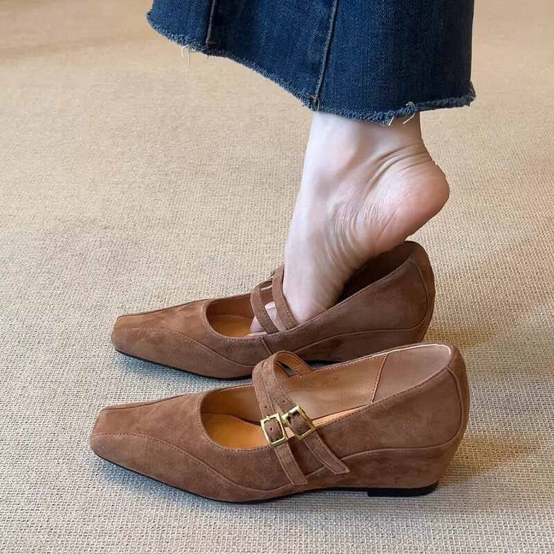 Women's 2026 Fashionable Spring and Autumn Versatile Double-Breasted Heeled Mary Jane Shoes with Square Toe and Shallow Opening, Featuring a Hidden Wedge Heel and a Matte Finish