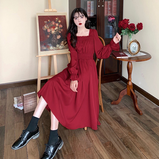 Plus-Size Retro Square-Neck Red Long Dress, New Autumn Style, Elegant Waist-Cinching Engagement Toast Dress