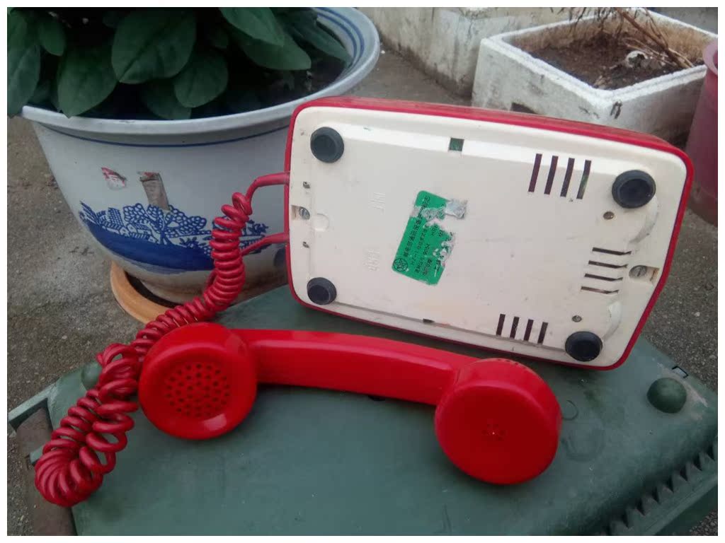 Hot selling old phone ancient play miscellaneous collection old objects bag old movie props Cultural Revolution antique telephone retro