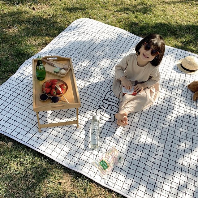 ins picnic mat waterproof and moisture-proof mat outdoor beach mat spring outing mat portable enlarged thickened picnic mat ຜ້າປູບ່ອນກິນເຂົ້າປ່າ