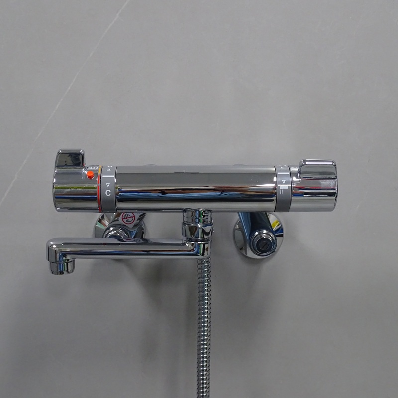 Imported from Japan, with Scratches, Thermostatic Shower Bathtub Faucet, Wall-Mounted Hot and Cold Water Faucet