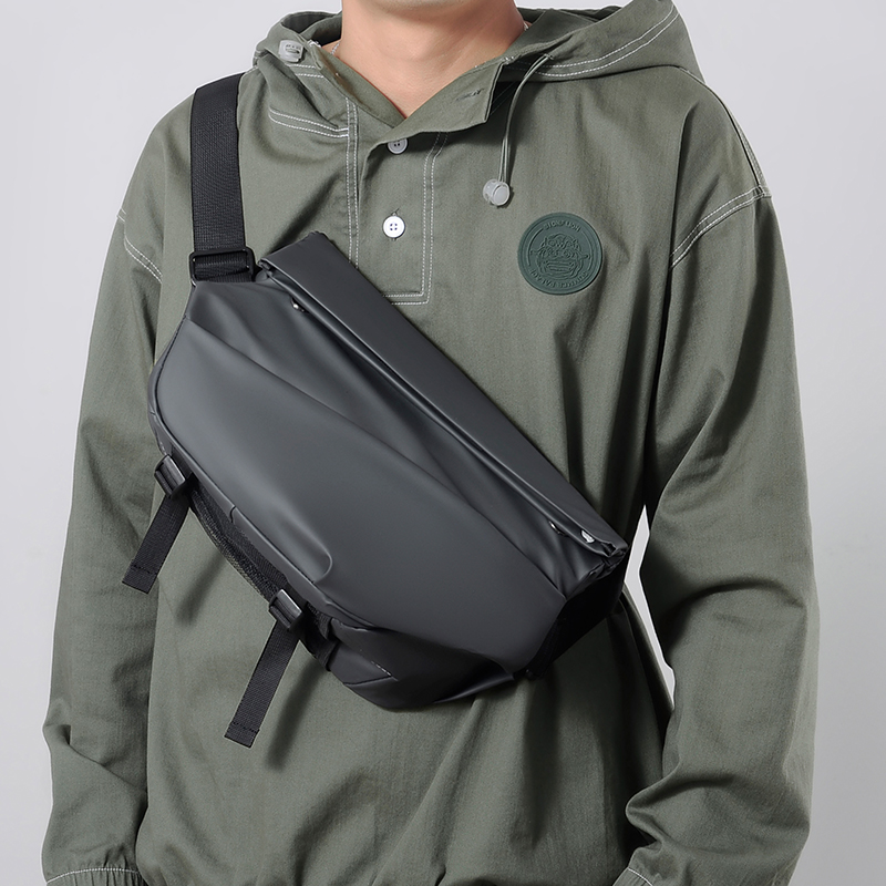Young Men's Chest Bag Fashion New Multifunctional Casual Twill Bags Pure Color Nylon Waterproof Single Shoulder Bag 100 hitch