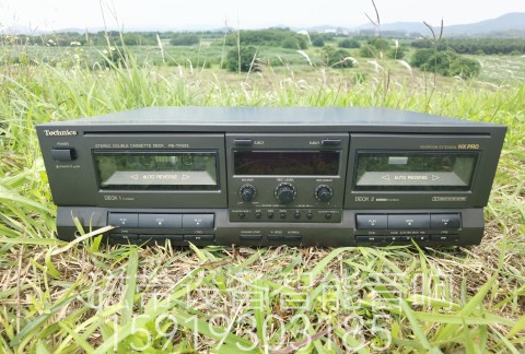 Technics Lok Sound RS-TR333 cassette tape recording cassette inserted in electric control mechanism International voltage