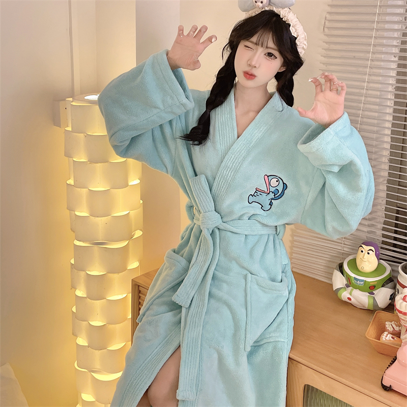 Flannel Bathrobe for Women, Absorbent and Quick-Drying, Clownfish Pajamas, Coral Plush Bath Towel, Thickened Long Bathrobe for Autumn and Winter