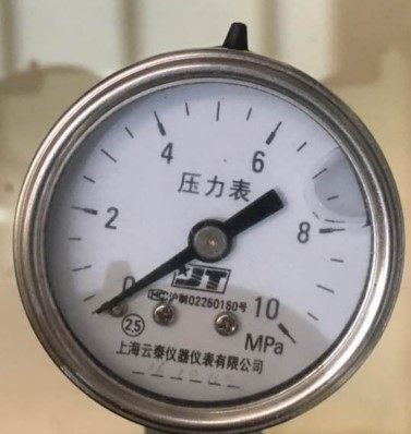 上海云泰轴向抗震压力表0-10MPa 2.5级，0-10Mpa 螺纹M10*1 Y45