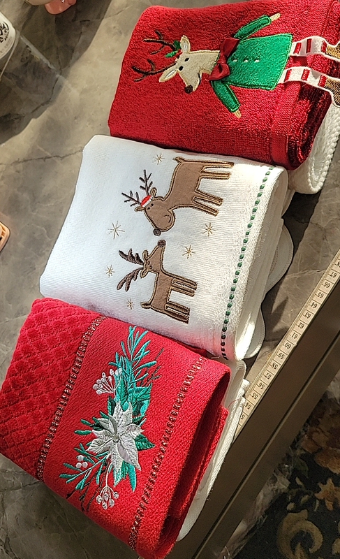 2 Pieces with Free Shipping, European and American Surplus Stock, Minor Flaws, High-End Embroidery, All-Cotton Christmas Towels, Hand Towels, Kitchen Towels, Pure Cotton, Thick and Soft