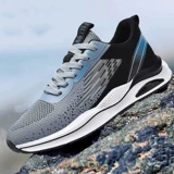 Весенне-летняя новая стильная дышащая спортивная и повседневная обувь из сетчатой ткани для мужчин, модные универсальные нескользящие кроссовки в корейском стиле на мягкой подошве