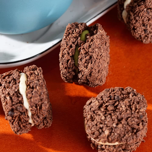[Mud's Food Shop] Молоко скатывание хрустящее пирн -коровье молоко матч -ароматизированная шоколадная овсяная камера хрустящее печенье 120 г