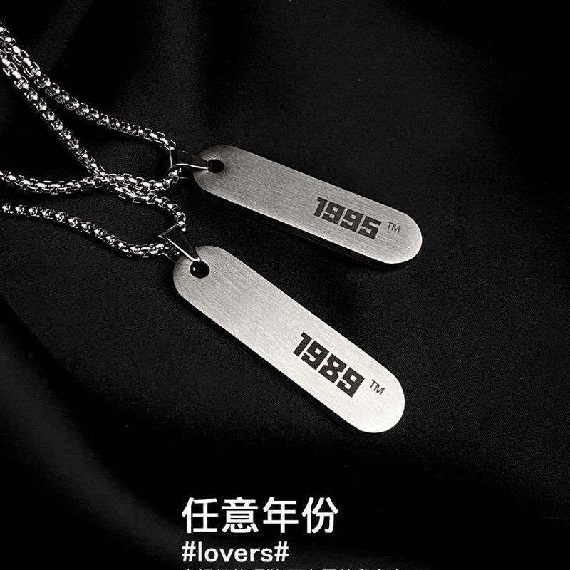 Year necklace QR code couples male and female students trendy accessories titanium steel sweater sweater sweater pendant accessories