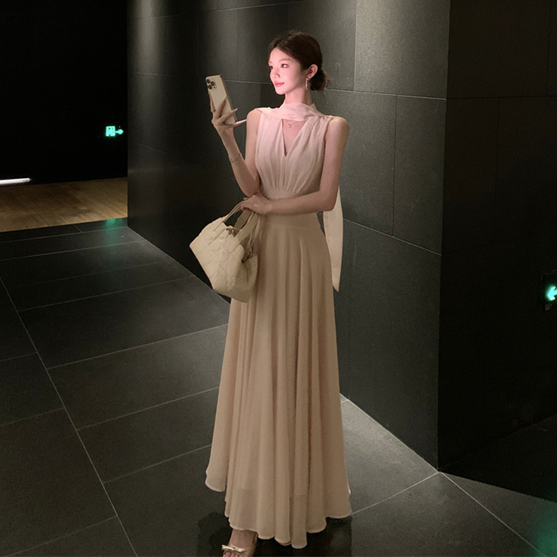 French-Style Gentle Elegance, Sleeveless V-Neck Chiffon Dress with Beautiful Ribbons, Pure and Alluring Temperament, Waist-Cinching, Flared Hem, Off-Shoulder Dress French-Style Gentle Elegance, Sleeveless V-Neck Chiffon Dress with Beautiful Ribbons, Pure and Alluring Temperament, Waist-Cinching, Flared Hem, Off-Shoulder Dress