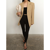 MARYME BETH is put into a thin hip and high bullet tight and fixed trumpet pants