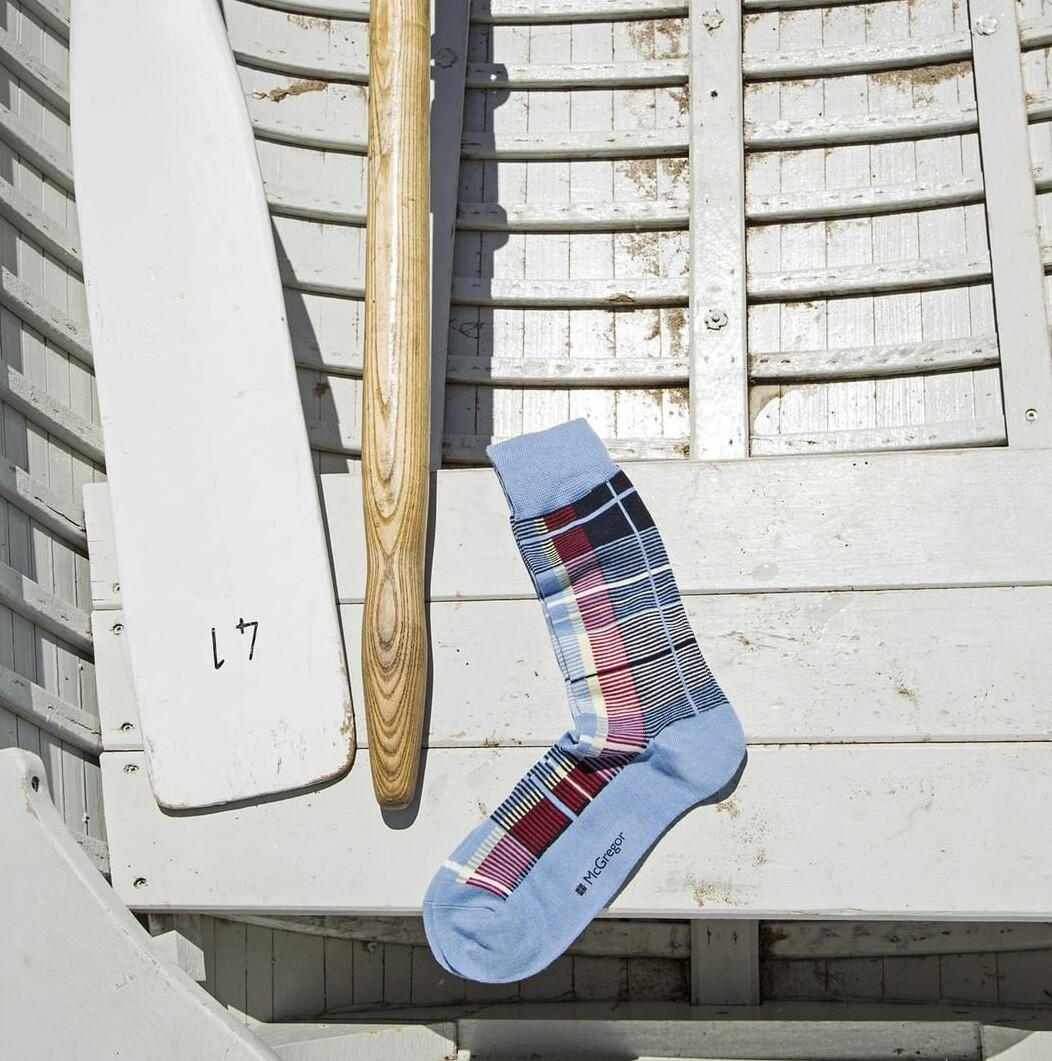 The store manager recommends Canadian fashion men's socks trend fun formal wear with wave point leisure