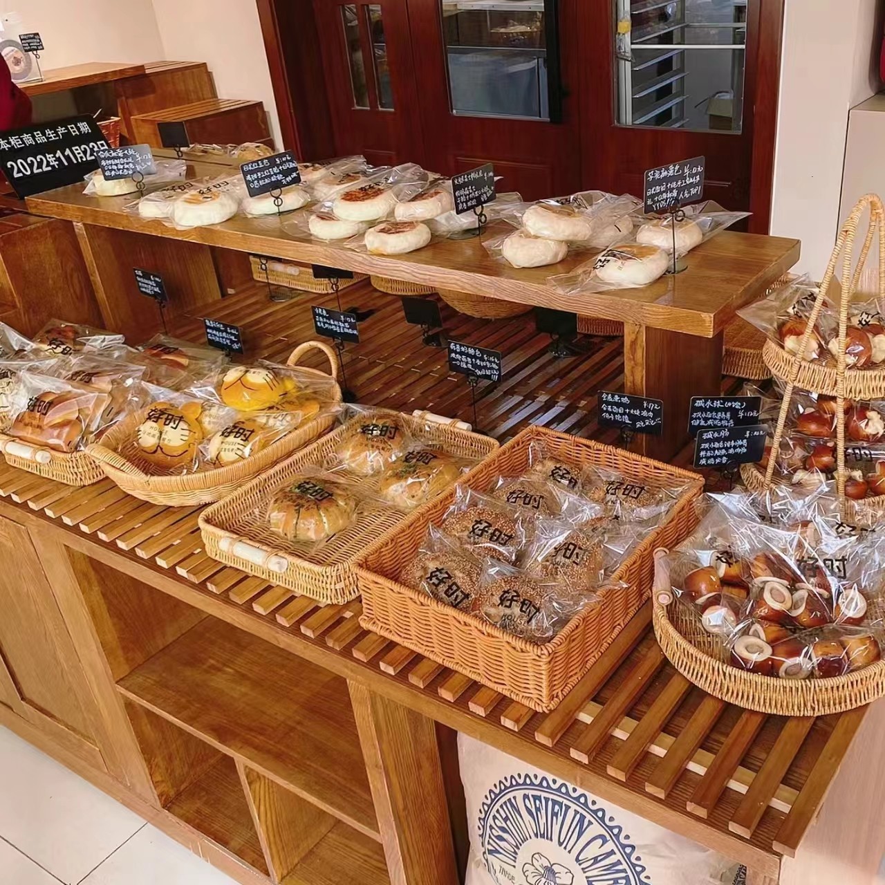 可定制仿藤编收纳筐：打造个性家居收纳新风尚