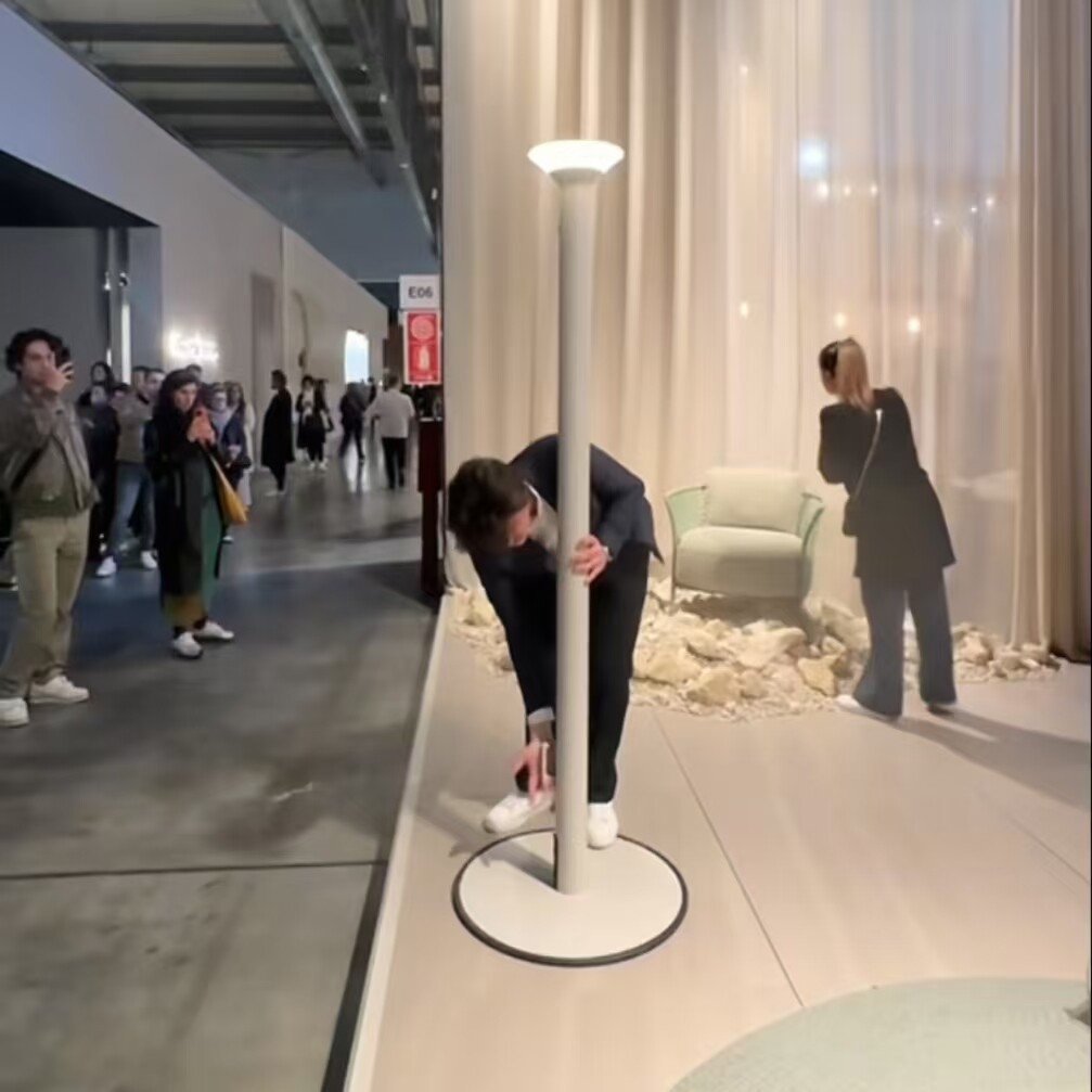 Торшер Milan Furniture Exhibition белый с тремя режимами света
