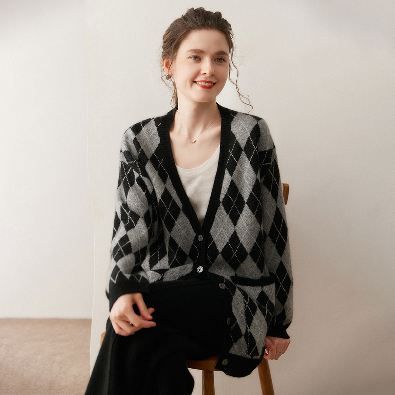 Soft and Cozy Baby Cashmere Autumn Knit Cardigan for Women, V-Neck, Loose Fit, Slimming, Plaid, High-End Feel, Coat Sweater Soft and Cozy Baby Cashmere Autumn Knit Cardigan for Women, V-Neck, Loose Fit, Slimming, Plaid, High-End Feel, Coat Sweater