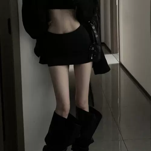 Сексуальная юбка, изысканный стиль, с акцентом на бедрах, яркий броский стиль